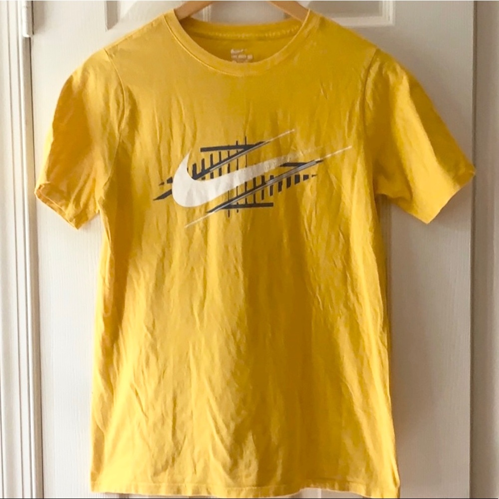 🌺 Nike crew neck short sleeve tee shirt